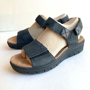CLARKS Unstructured Leather Strap Sandals sz 8